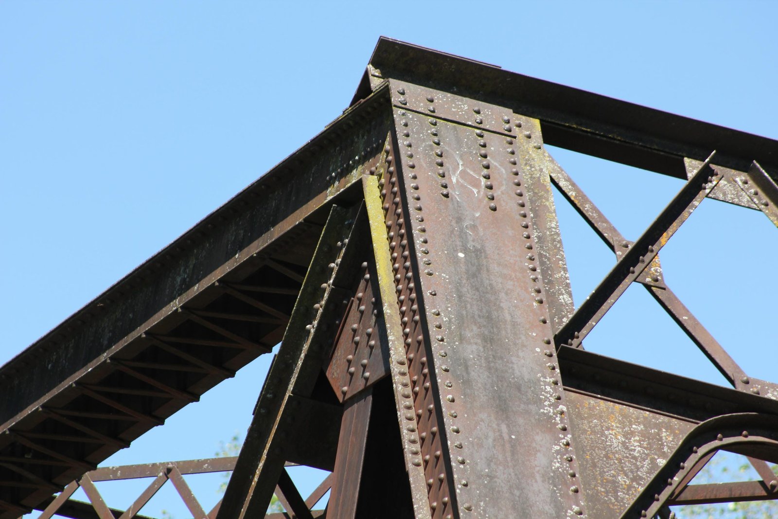 Upper angle connection